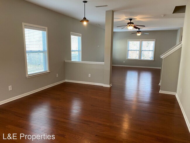 Building Photo - 4 br, 2.5 bath House - 2124 Lake Vista Dr.