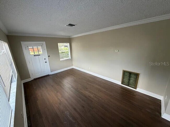 Foto del edificio - 1931 Staunton Ave