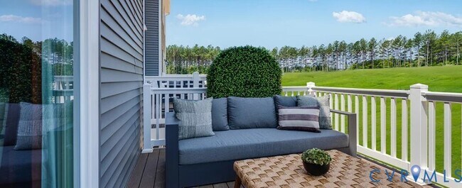 Foto del edificio - 8716 Whitman Dr