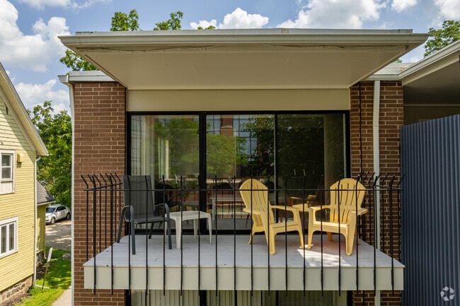 Balcony - MOVE IN SPECIAL - 1313 S State St
