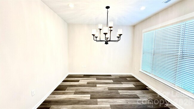 Foto del edificio - 1135 Overlake Dr