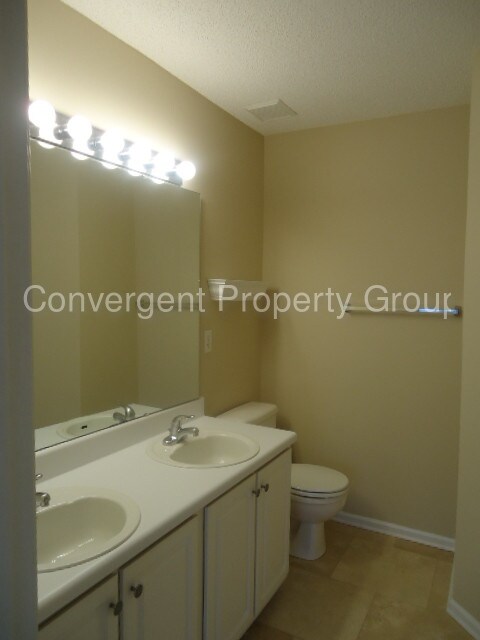Foto del edificio - Waterford Park 2BR Townhome