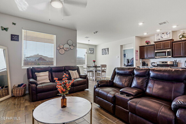 Building Photo - 6166 Hidden Psge Ave