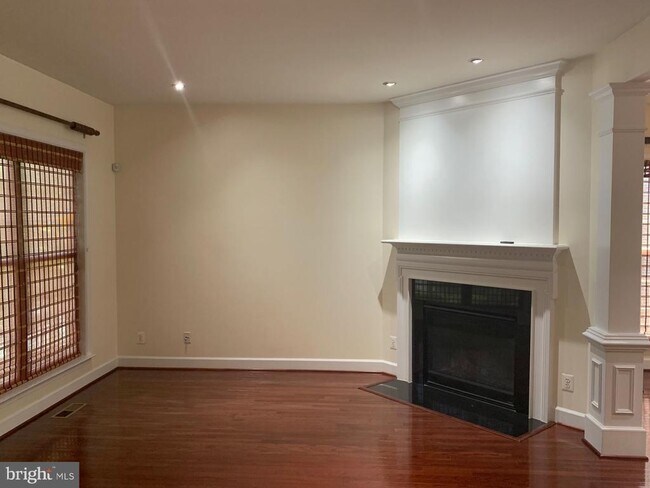 Foto del edificio - 14836 Potomac Branch Dr