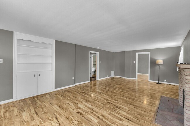 Foto del edificio - Beautiful and Bright 2 Bedroom 1 Bathroom Home in Murray!!