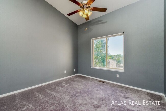 Foto del edificio - 3340 Cowhand Dr