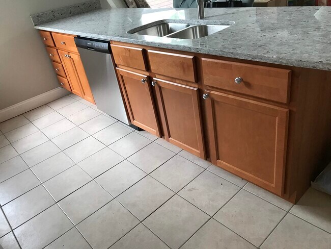 Kitchen Island - 2608 W Evergreen Ave