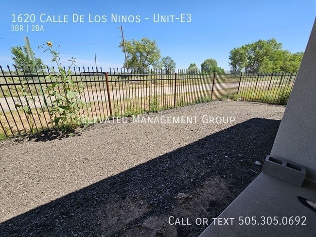 Building Photo - 1620 Calle de los Ninos Ave