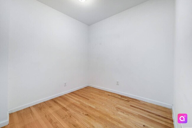 Building Photo - 164 E 90th St