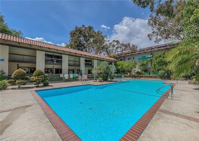 Foto del edificio - 5460 White Oak Ave