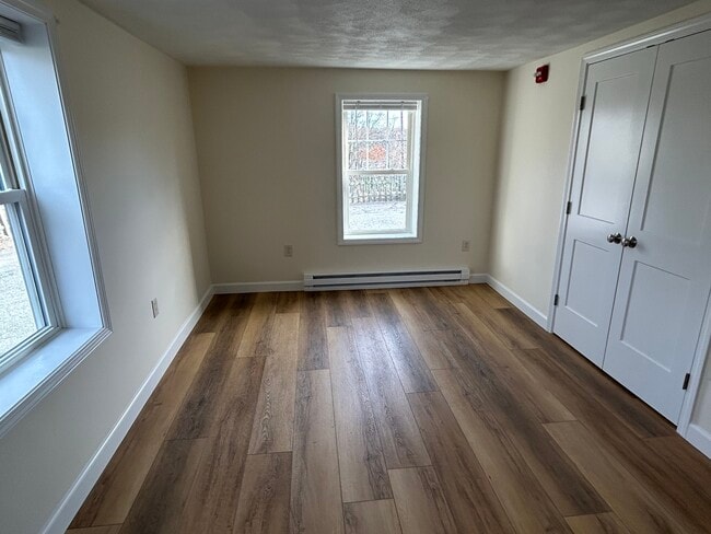 Foto del edificio - 182 Marlborough - Large 1 Bedroom Plus