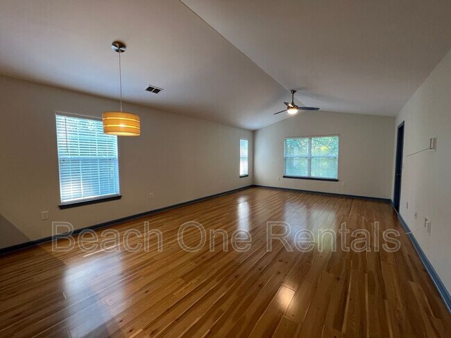 Foto del edificio - 1204 River Oaks Dr
