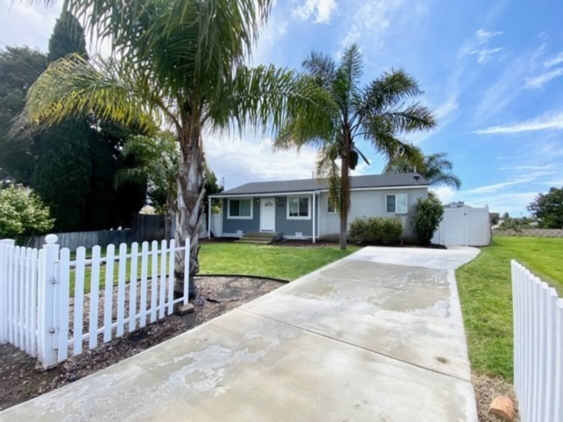 Primary Photo - 3 Bedroom 2 Bath with View! (USD / Linda V...