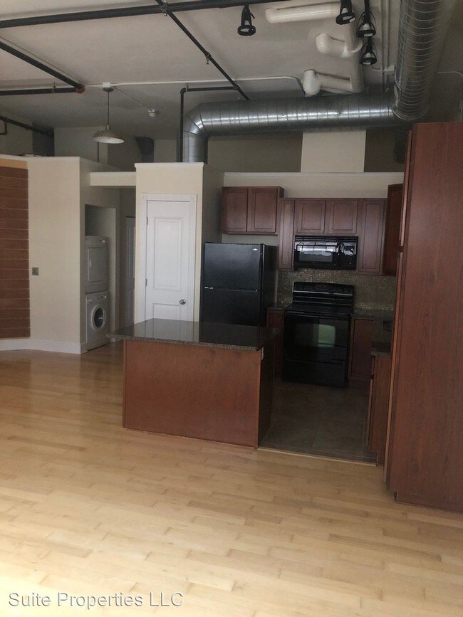 Building Photo - 2 br, 1 bath House - 5766 Trumbull Ave #103