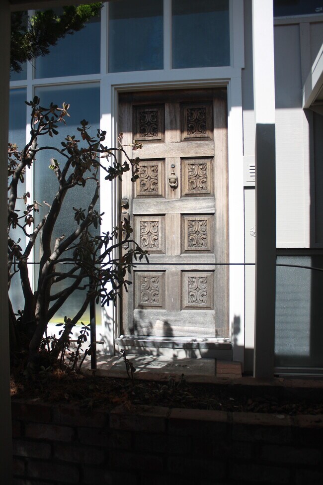 Entry - 2622 May Rd