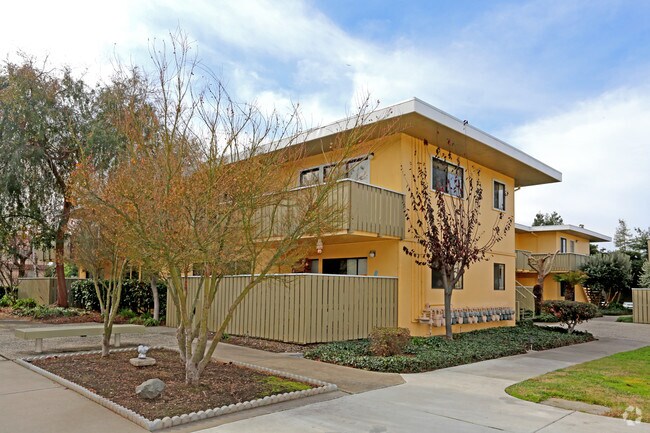 Building Photo - Arbordale Gardens