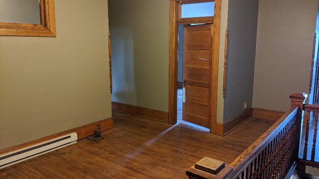 Foto del edificio - 127 1/2-38-32 E Main St