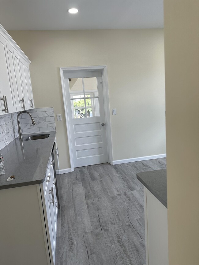 Building Photo - 547 Avenue A