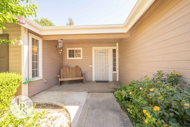 Foto del edificio - North Fresno Home, 3BR/2BA, Built 1991 – w...