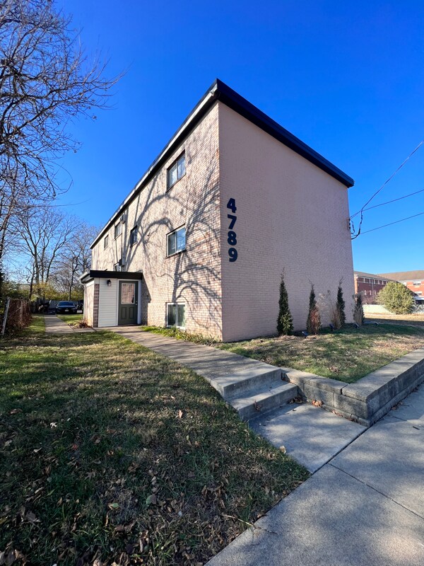 Foto del edificio - 4789 Ridge Ave