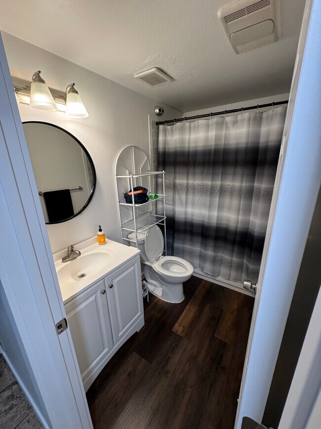 Foto del edificio - 54 W 300 S St