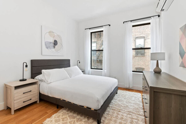 Foto del edificio - 519 W 45th St