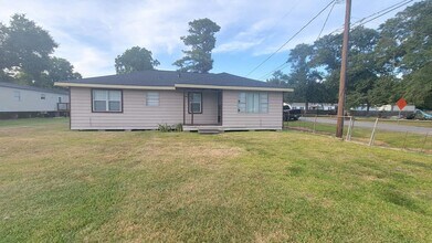 Building Photo - 208 Battlebell Rd
