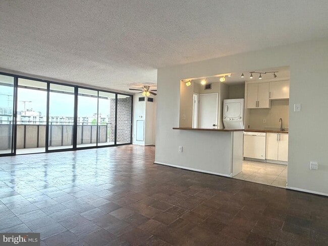 Foto del edificio - 250 S Reynolds St
