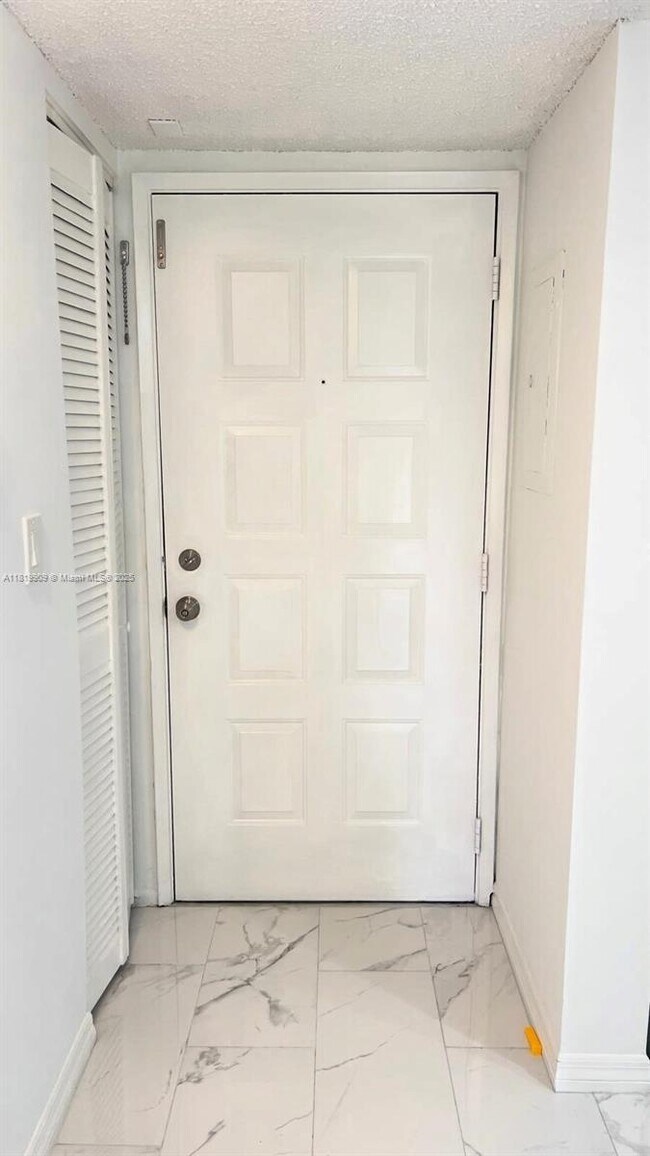 Foto del edificio - 11453 NW 39th Ct