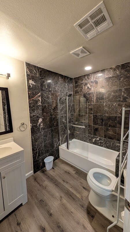 Building Photo - 1004 NE 28th St