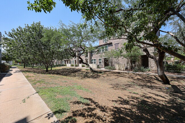 Building Photo - 2321 E Hidalgo Ave