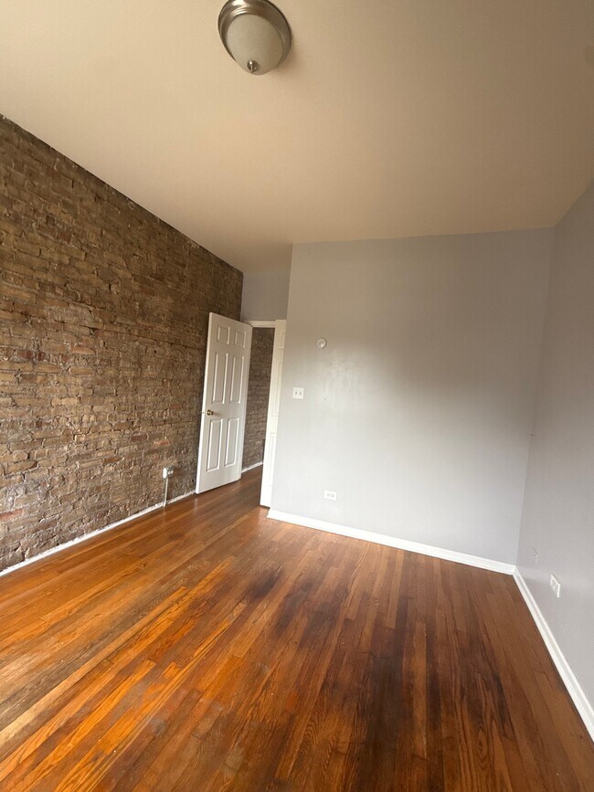 Foto del edificio - 1613 W 87th St