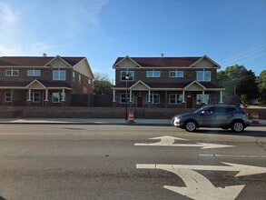 Building Photo - 623 E Main St