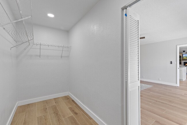 Foto del edificio - 5303 Glen Harwell Rd