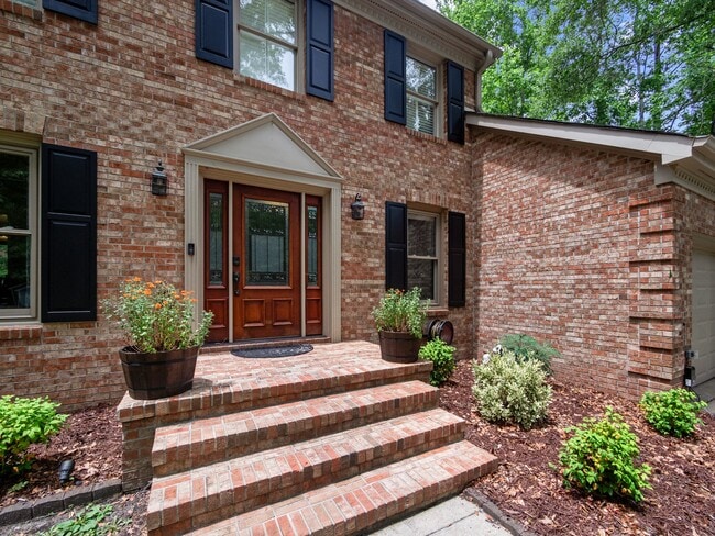 Building Photo - 939 Eton Dr