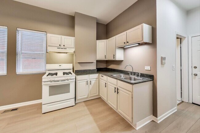 Foto del edificio - 912 N Ashland Ave