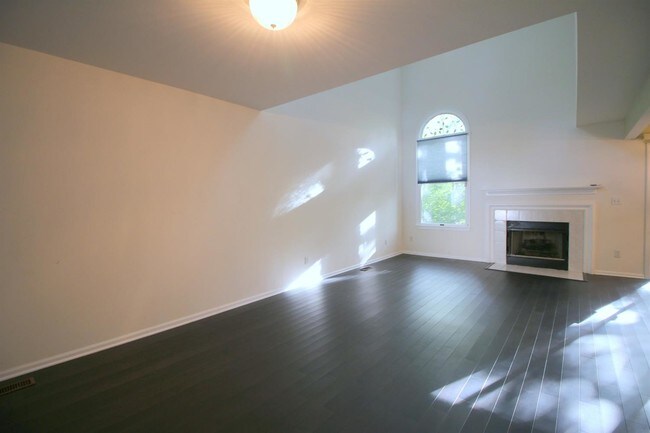 Building Photo - 2442 Mulberry Ct