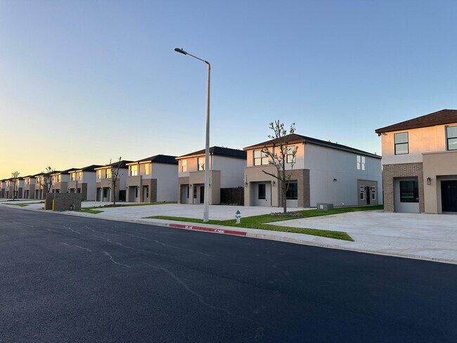 Foto del edificio - 4900 Tyler Ave