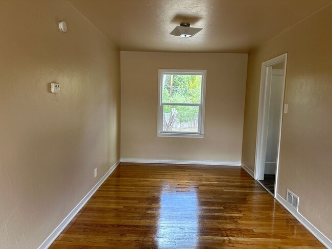 Foto del edificio - 12 Sunnycrest Dr