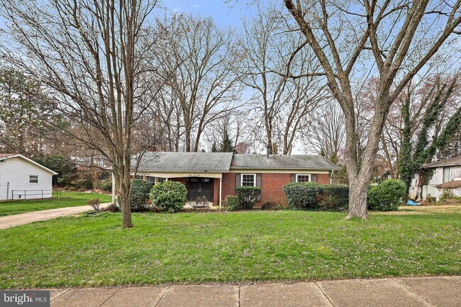 Building Photo - 6206 Thornwood Dr