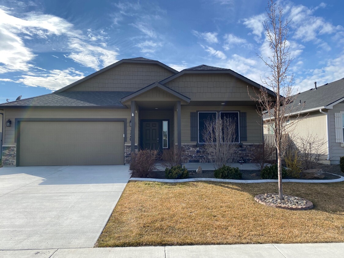 Primary Photo - 120 S Voyage Ave