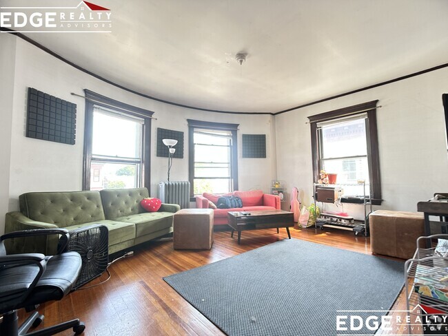 Building Photo - 305 Faneuil St