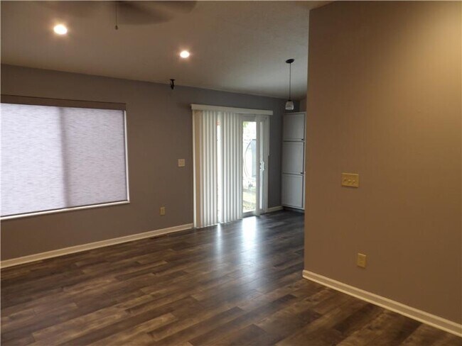 Building Photo - 2258 Antoinette Way