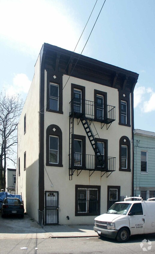 Primary Photo - 716 E 215th St