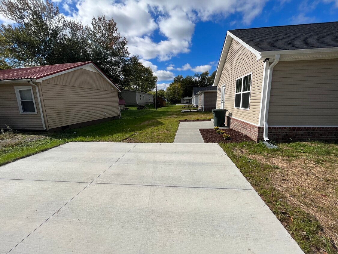 Foto principal - 208 Dollar Ave