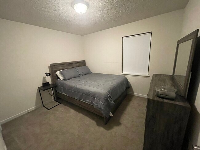 Foto del edificio - 6966 Cedar Dr