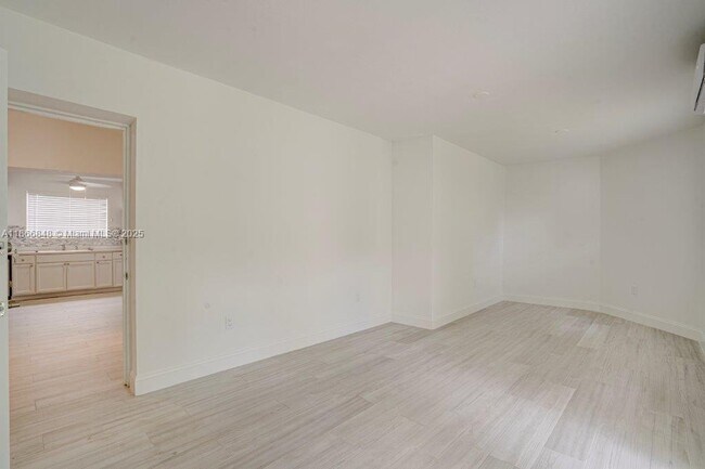 Foto del edificio - 7091 Taft St