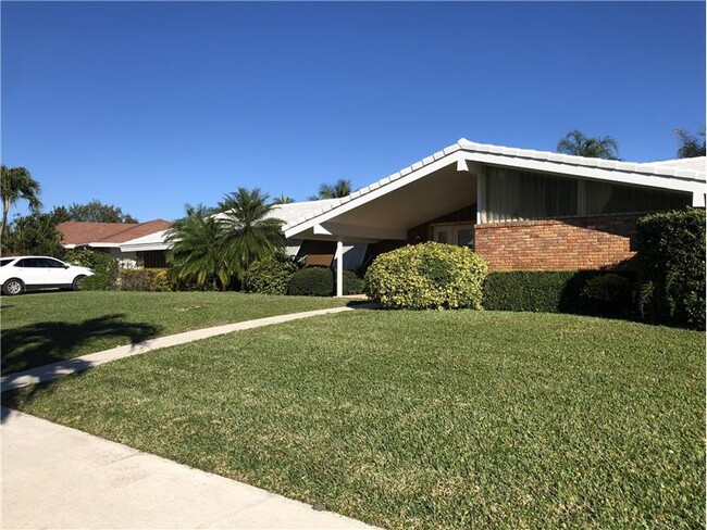 Building Photo - 425 Privateer Rd