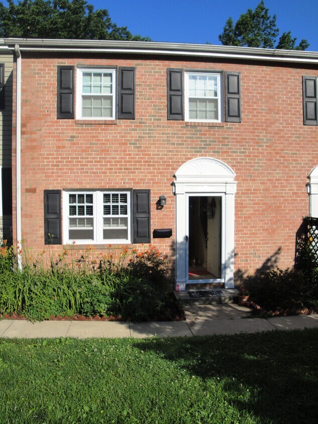 Front - 9350 Pan Ridge Rd