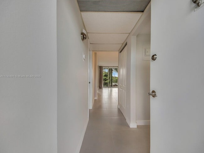 Building Photo - 108 Royal Pk Dr